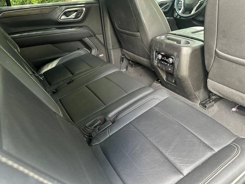 Used 2024 Chevrolet Suburban Premier AWD/4WD image 17