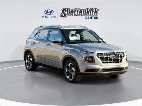 New 2026 Hyundai Venue SEL FWD image 2