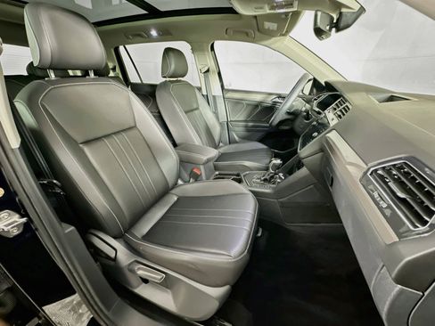 Used 2023 Volkswagen Tiguan SE w/ Panoramic Sunroof Package FWD image 31