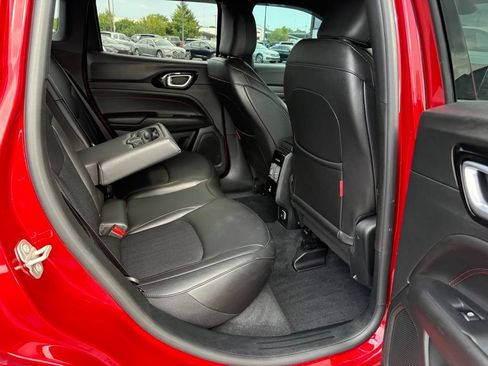 Used 2024 Jeep Compass Trailhawk w/ Trailhawk Convenience Group AWD/4WD image 12