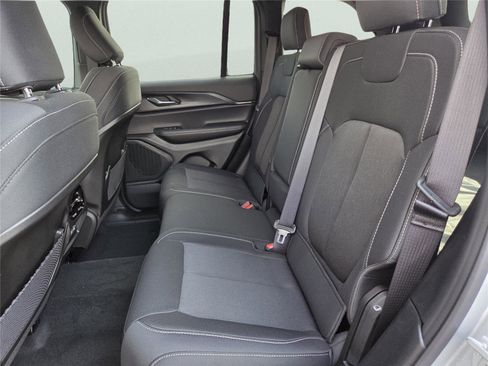 New 2025 Jeep Grand Cherokee Laredo X w/ Luxury Tech Group I image 23