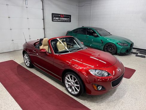 Used 2010 MAZDA MX-5 Miata Grand Touring w/ Premium Pkg RWD image 13