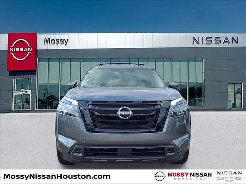 New 2025 Nissan Pathfinder SV image 3