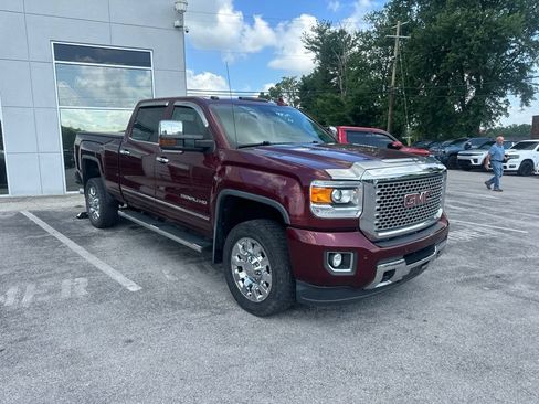 Used 2016 GMC Sierra 2500 Denali w/ Duramax Plus Package AWD/4WD image 2