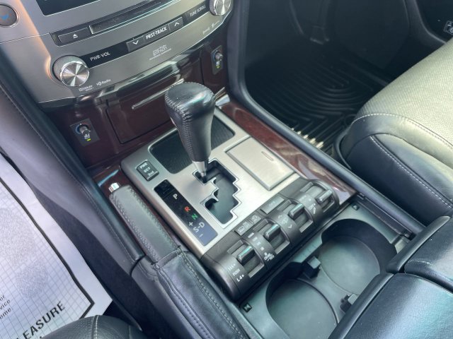 Used 2015 Lexus LX 570 4WD image 21