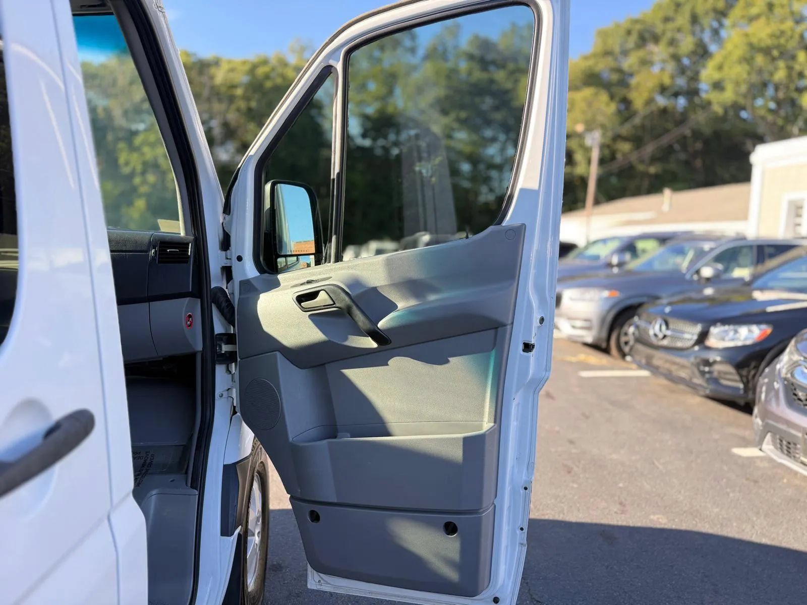 Used 2014 Mercedes-Benz Sprinter 2500 image 27