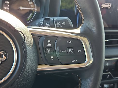 Used 2024 Jeep Wrangler Unlimited Sahara AWD/4WD image 18