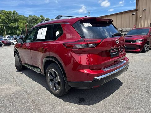 Used 2025 Nissan Rogue Platinum w/ Platinum Premium Package FWD image 2