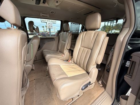 Used 2013 Chrysler Town & Country Touring-L w/ Premium Group image 10