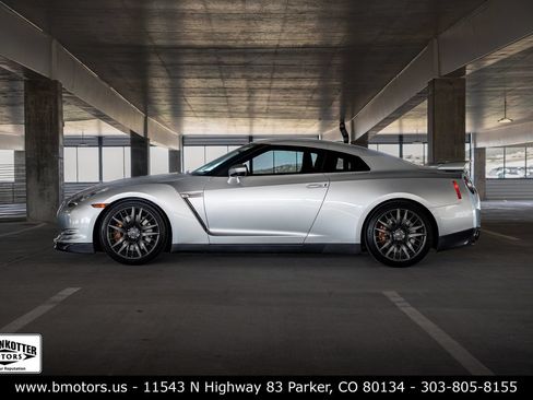 Used 2009 Nissan GT-R Premium AWD/4WD image 4