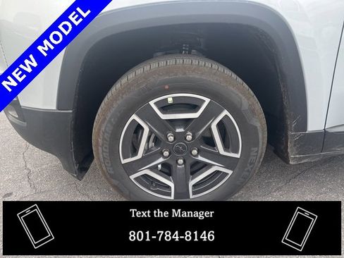 New 2026 Jeep Cherokee Laredo image 6