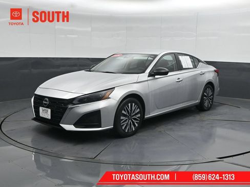Used 2024 Nissan Altima 2.5 SV AWD/4WD image 6