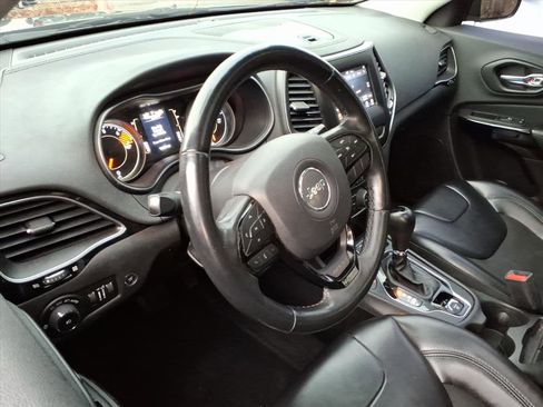 Used 2019 Jeep Cherokee Latitude Plus image 7