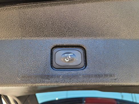 Used 2017 Ford Explorer XLT w/ Equipment Group 202A FWD image 16