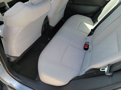 Used 2025 Toyota Corolla Cross L image 12