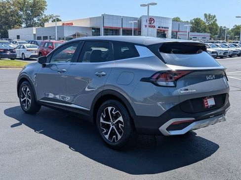 Used 2025 Kia Sportage EX FWD image 4