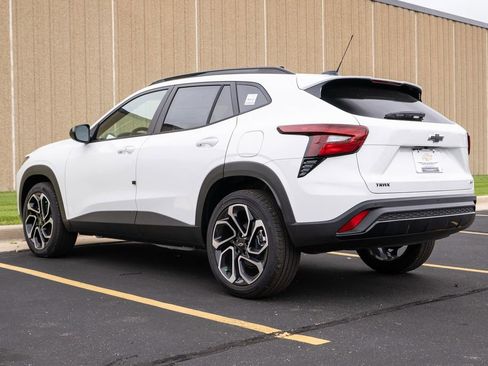 New 2025 Chevrolet Trax RS w/ Sunroof Package image 5