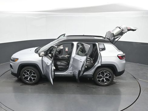 Used 2025 Jeep Compass Limited AWD/4WD image 51