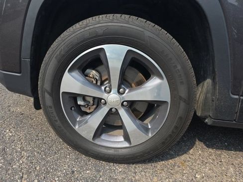 Used 2019 Jeep Cherokee Limited AWD/4WD image 20