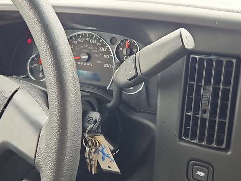 Used 2016 Chevrolet Express 3500 RWD image 20