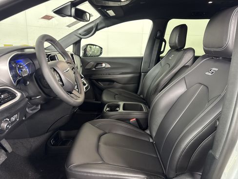 New 2026 Chrysler Pacifica Select w/ S Appearance Package FWD image 12