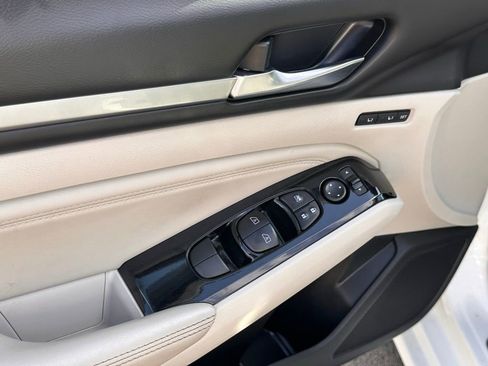 Used 2021 Nissan Altima 2.5 Platinum image 16