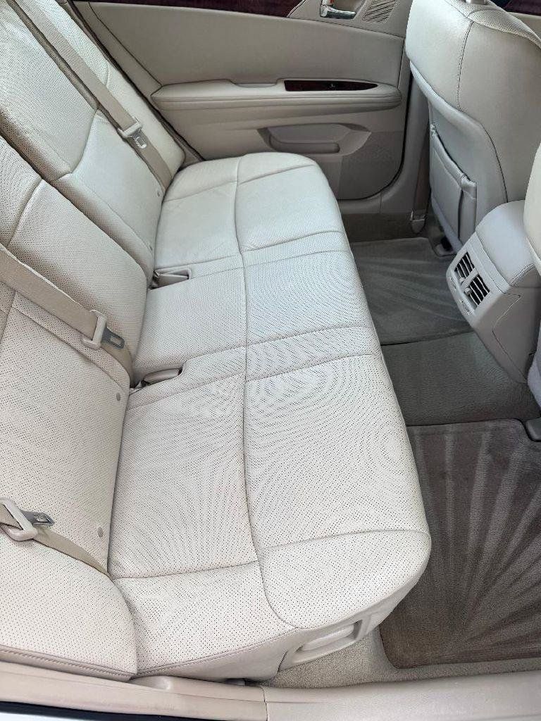 Used 2011 Toyota Avalon Limited FWD image 28