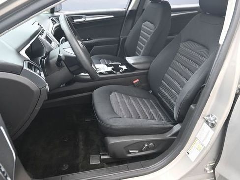 Used 2016 Ford Fusion SE FWD image 11
