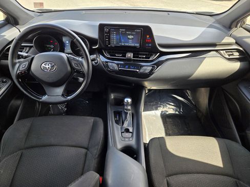 Used 2018 Toyota C-HR XLE FWD image 13