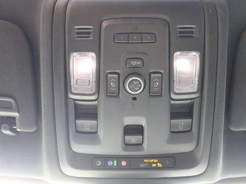 Used 2023 Chevrolet Tahoe Z71 w/ Z71 Off-Road Package AWD/4WD image 33