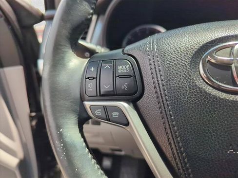Used 2015 Toyota Highlander XLE FWD image 18