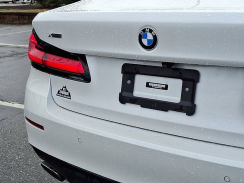 Used 2023 BMW 540i xDrive w/ Premium Package image 18