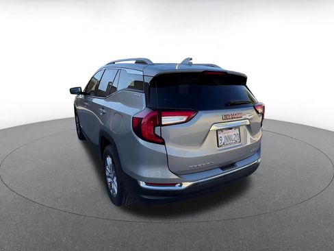 Used 2024 GMC Terrain SLT image 11