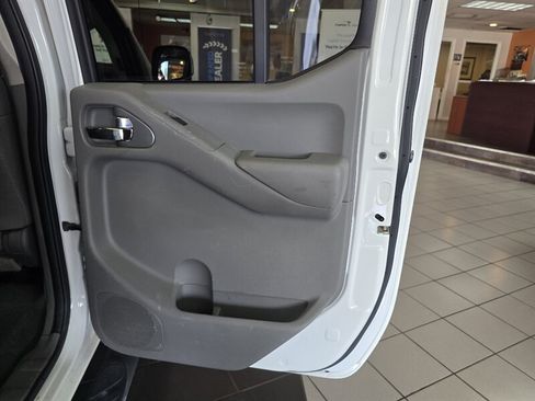 Used 2020 Nissan Frontier SV w/ Midnight Edition Floor Mats RWD image 15