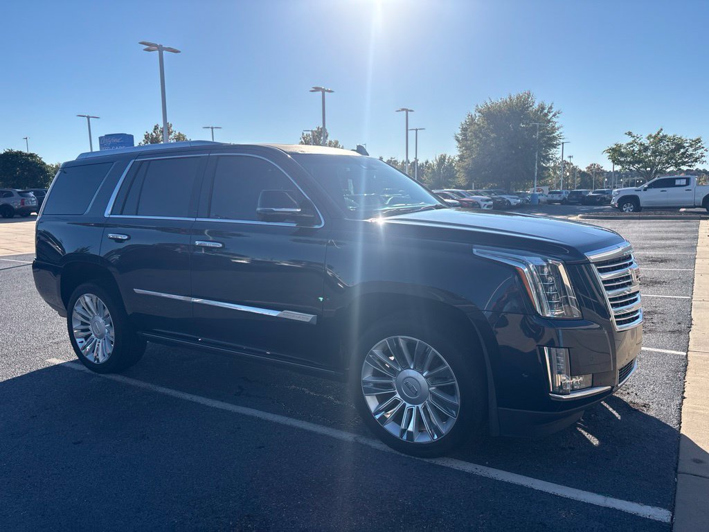 Used 2017 Cadillac Escalade Platinum AWD/4WD image 4
