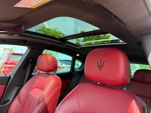 Used 2022 Maserati Levante Modena AWD/4WD image 7