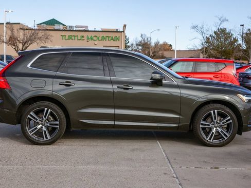 Used 2018 Volvo XC60 T5 Momentum w/ Convenience Package image 4