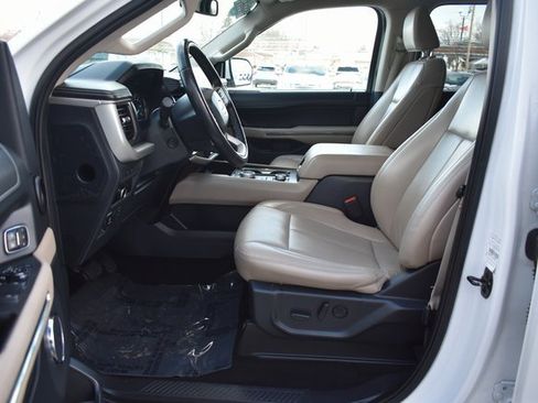 Used 2023 Ford Expedition Max XLT image 13