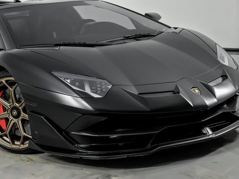 Used 2021 Lamborghini Aventador SVJ image 3