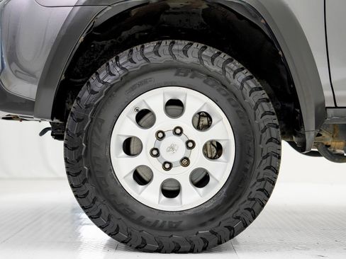 Used 2010 Toyota 4Runner SR5 image 28