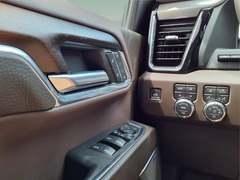 Used 2024 GMC Sierra 2500 Denali w/ Denali Reserve Package AWD/4WD image 18