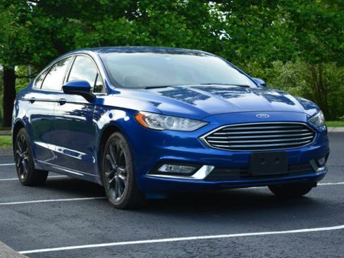 Used 2018 Ford Fusion SE w/ Equipment Group 201A image 3