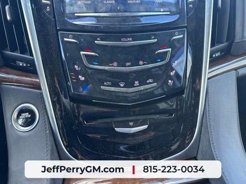 Used 2020 Cadillac Escalade Premium Luxury AWD/4WD image 18