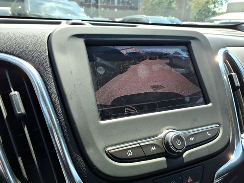 Used 2024 Chevrolet Equinox LT FWD image 24