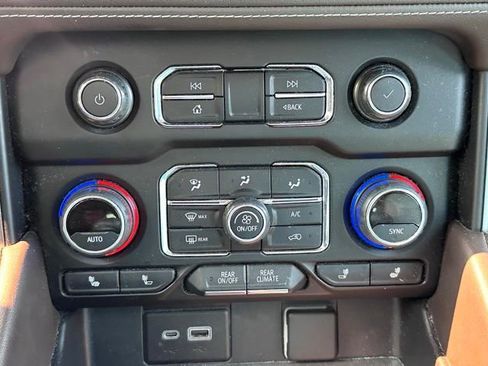 Used 2022 Chevrolet Tahoe Z71 w/ Z71 Off-Road Package AWD/4WD image 22