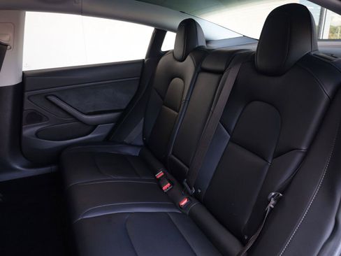 Used 2018 Tesla Model 3 Long Range RWD image 18
