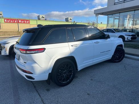 Used 2024 Jeep Grand Cherokee Summit image 4