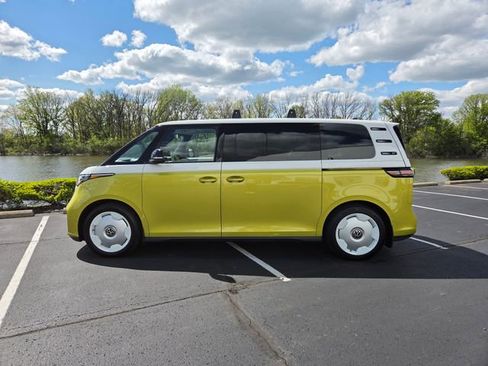 Used 2025 Volkswagen ID. Buzz 1st Edition RWD image 8