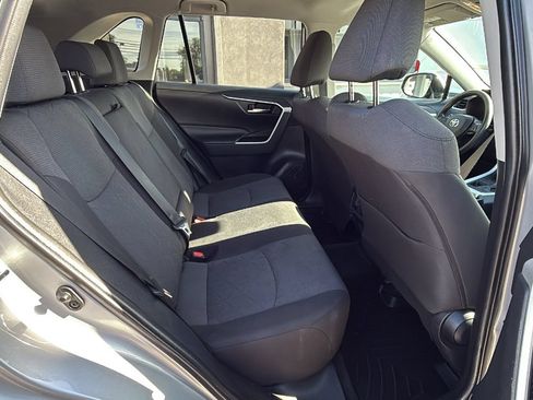 Used 2021 Toyota RAV4 XLE AWD/4WD image 16