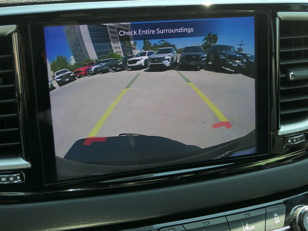 Used 2025 Chrysler Voyager LX FWD image 18